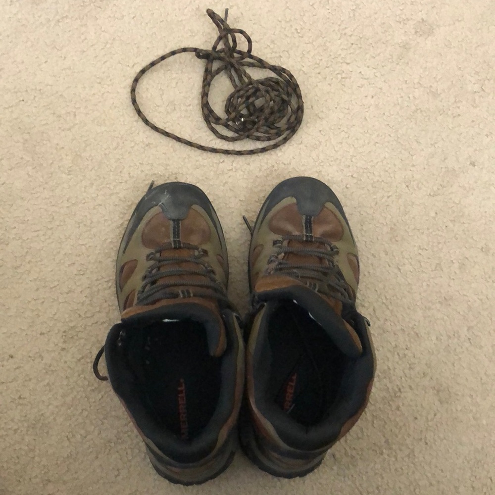 Men’s 9.5 Merrell hiking boots with extra laces